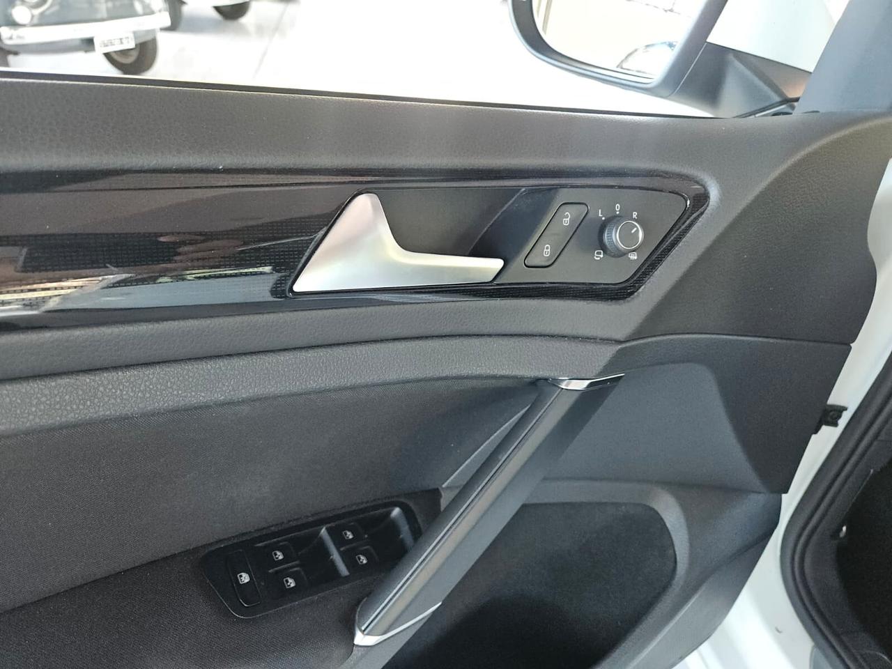Volkswagen Golf 1.0 TSI 110 CV DSG Sound Edition