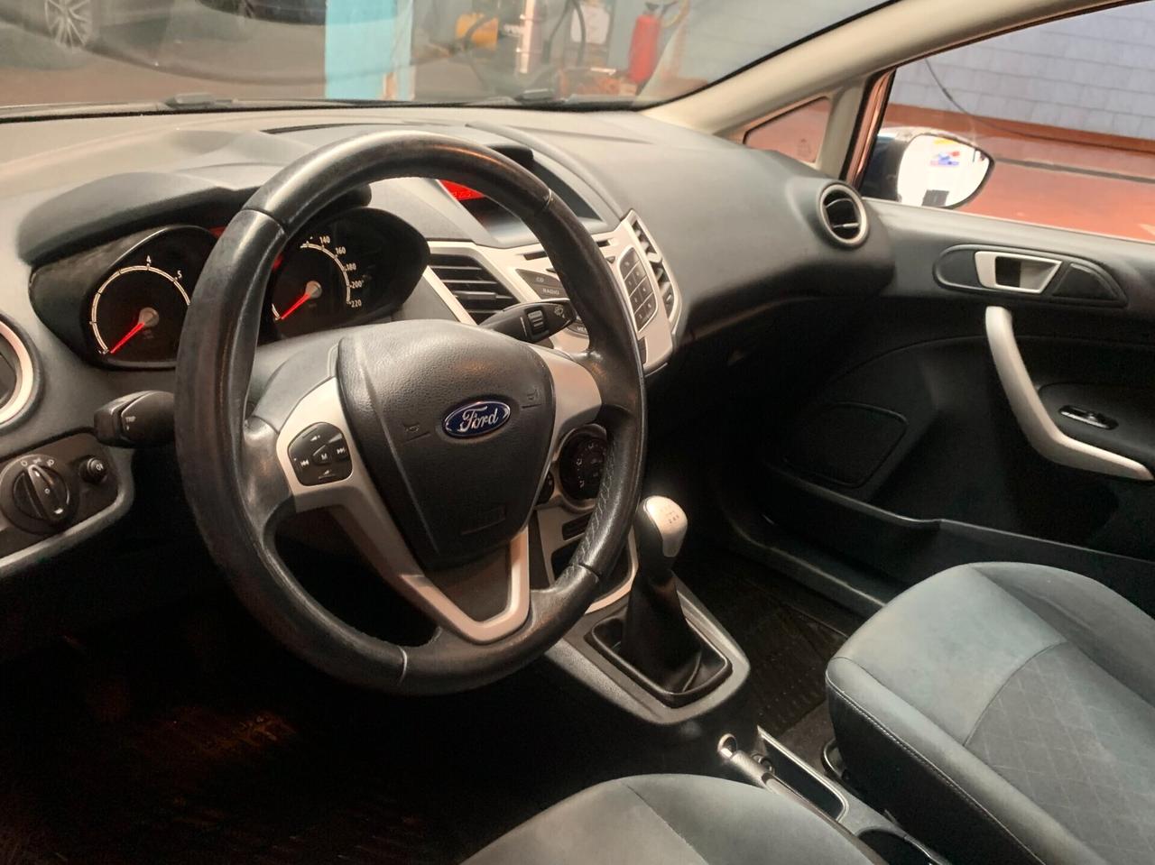 Ford Fiesta 1.4 5P TITANIUM BENZINA-GPL KM93700