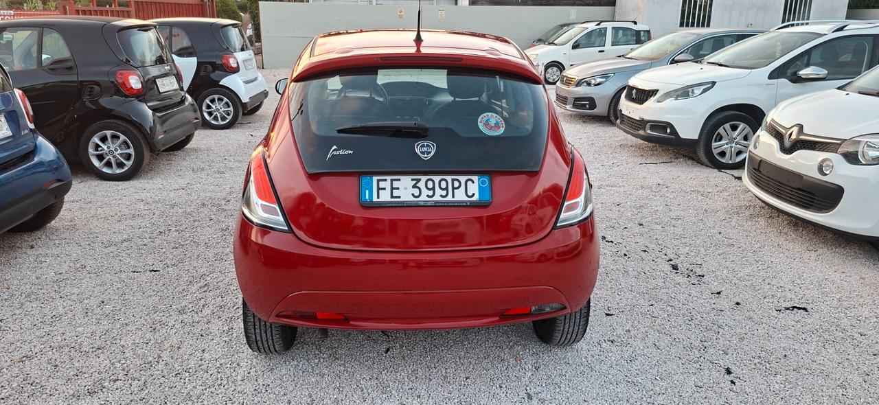 Lancia Ypsilon 1.2 69 CV 5 porte Silver