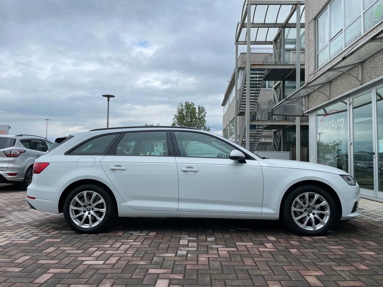 Audi A4 Avant 2.0TDI QUATTRO! AUTOMATICA! FARI LED