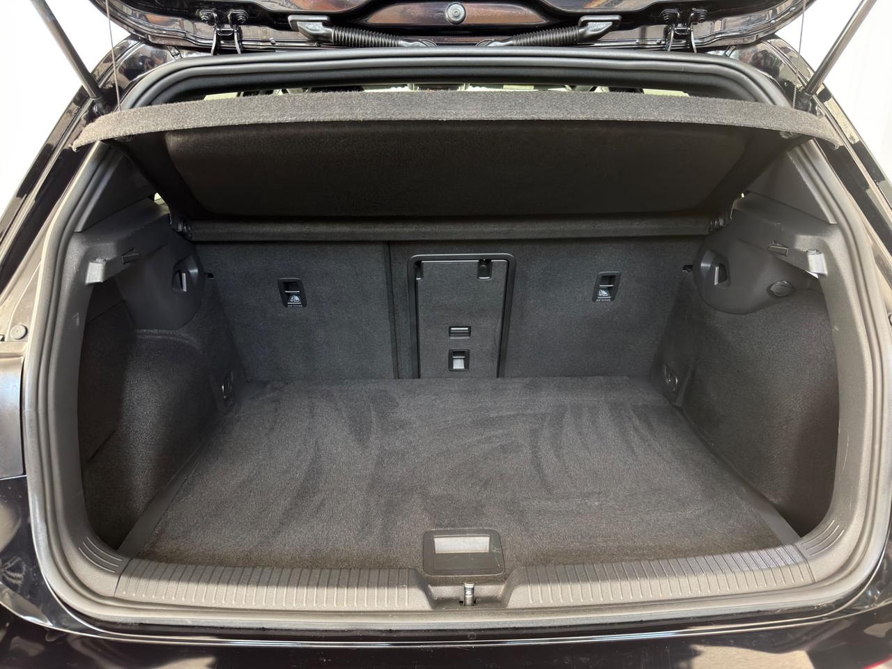 Volkswagen Golf 1.5 eTSI 150 CV EVO ACT DSG R-Line