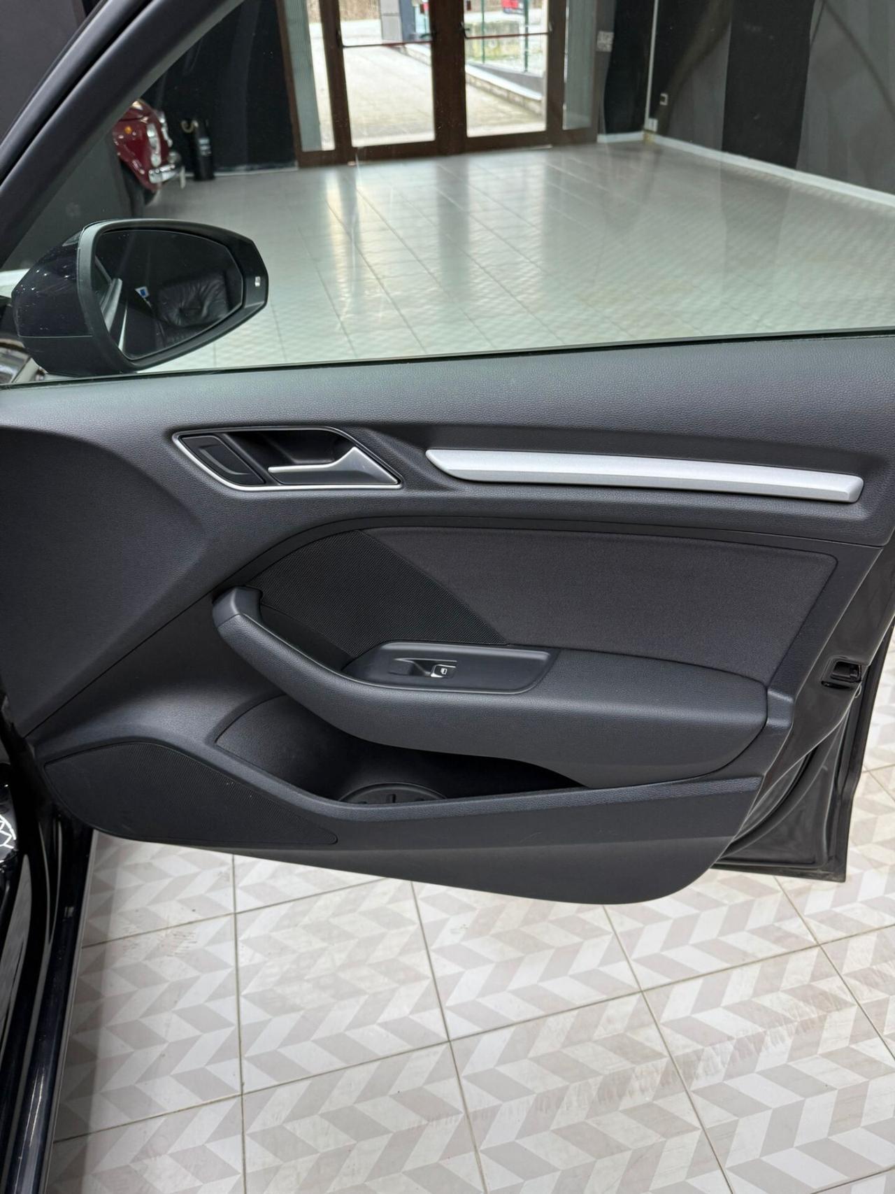 Audi A3 1.6 TDI clean diesel Attraction