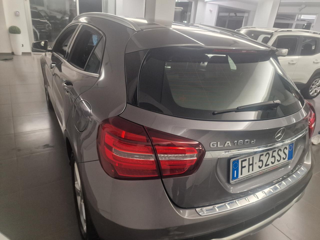 Mercedes-benz GLA 180 d Premium
