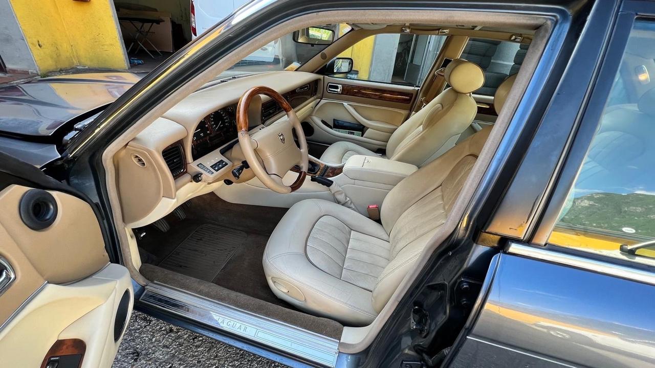 Jaguar XJ XJ6 3.2 cat manuale