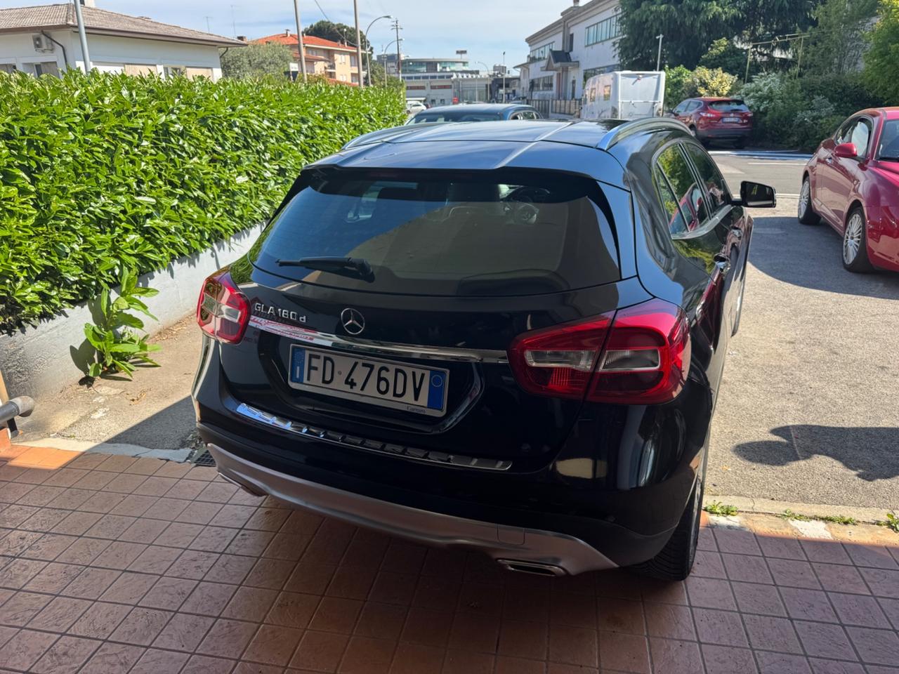 Mercedes-benz GLA 180 d Premium