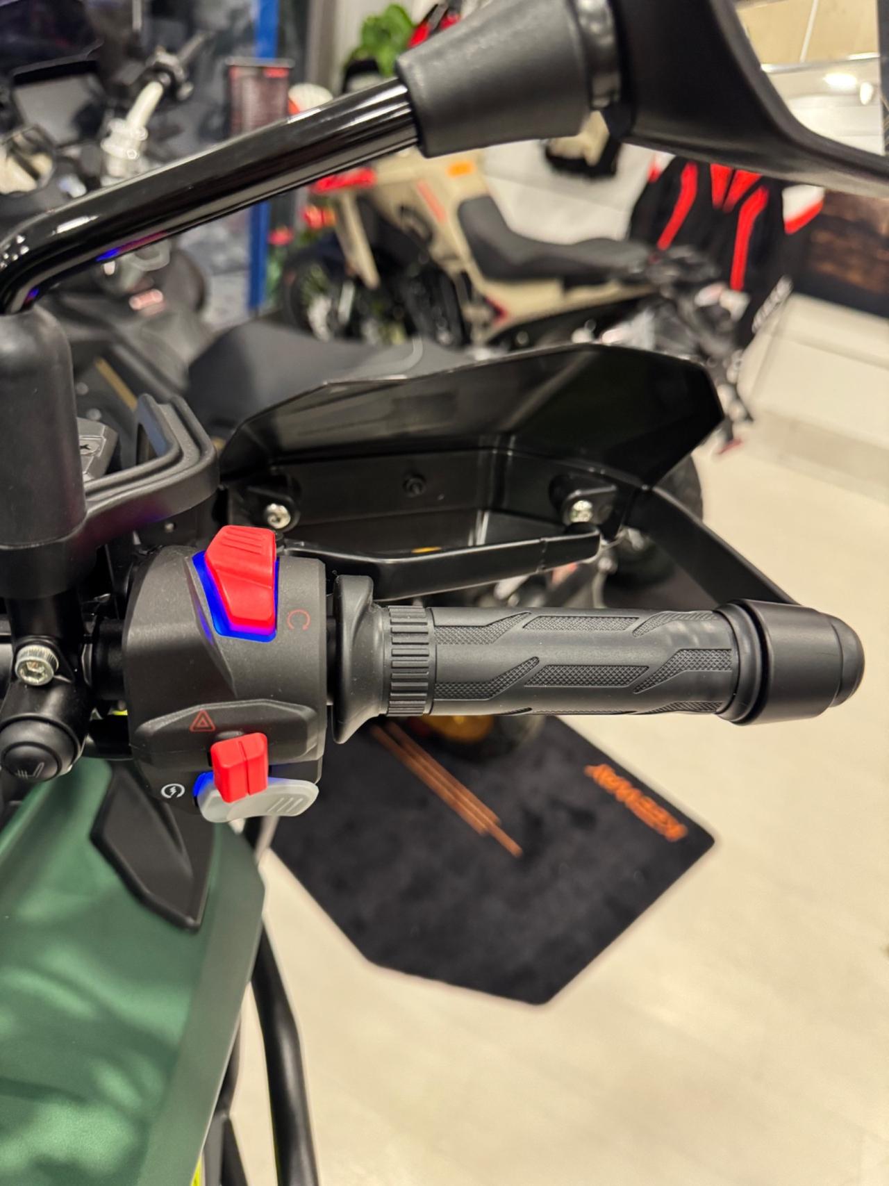 Benelli TRK 702 X!! CON TRIS DI VALIGIE IN ALLUMINIO!!