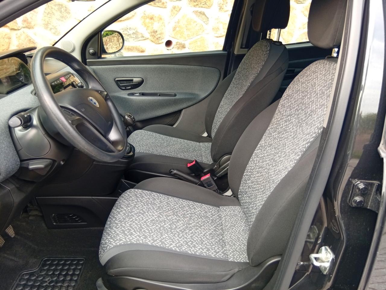 Lancia Ypsilon 1.2 69 CV 5 porte GPL Ecochic Black and Noir