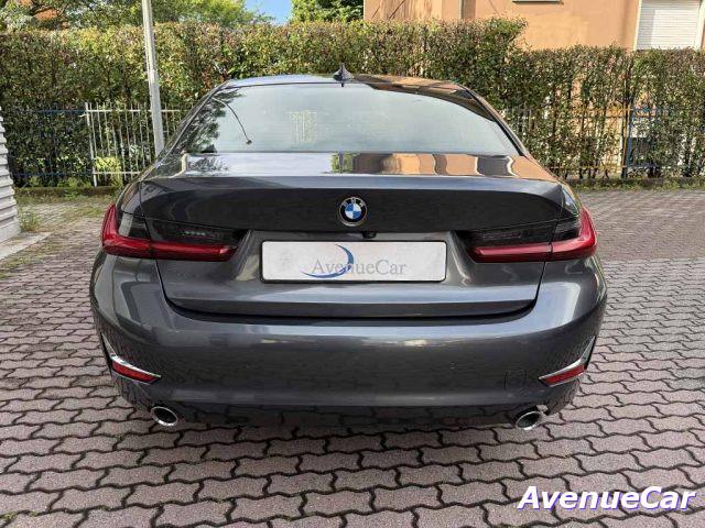 BMW 330 i xdrive Luxury BERLINA CILINDRATA 2.000