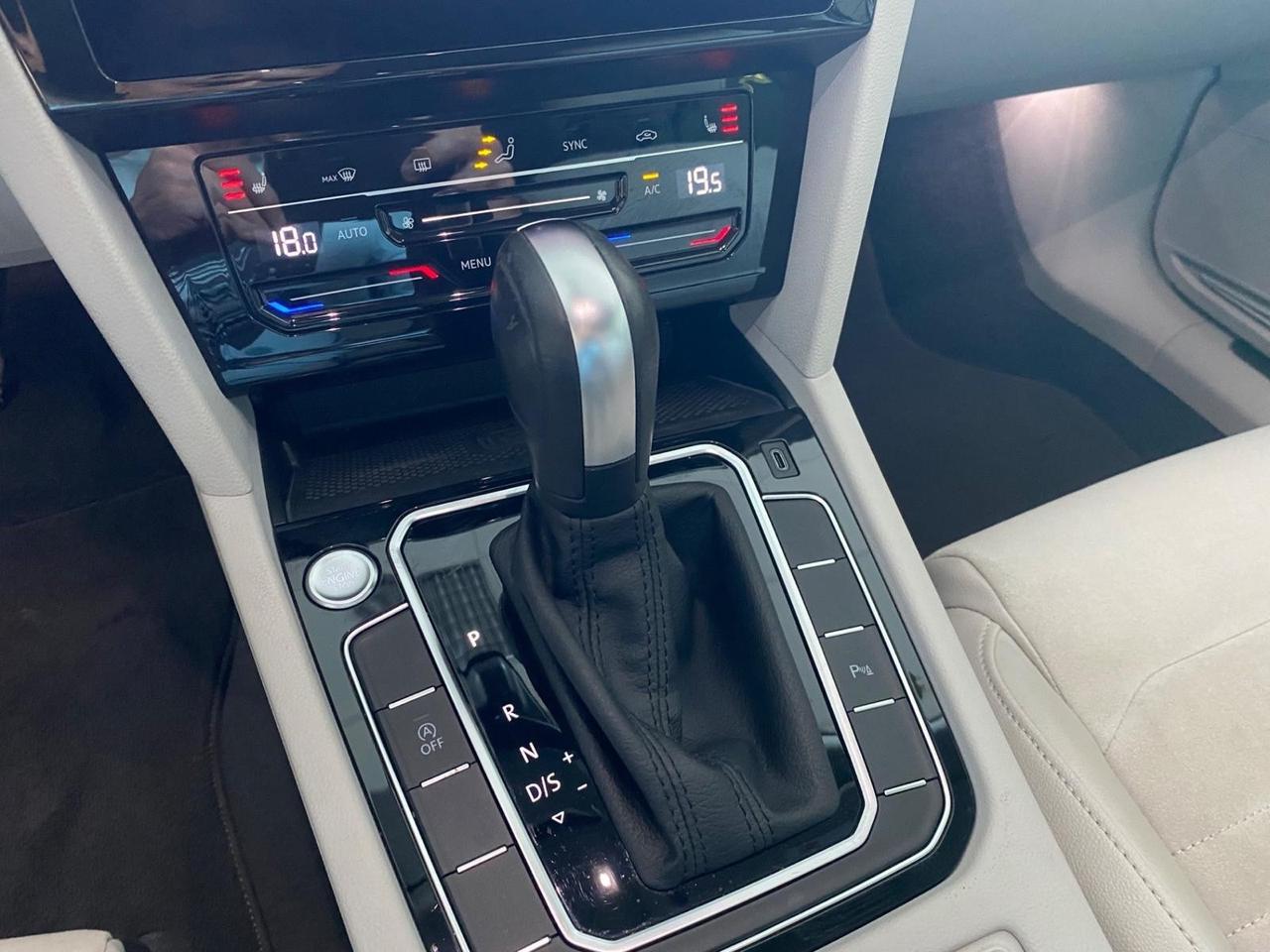 VOLKSWAGEN PASSAT VARIANT 2.0 EXECUTIVE 150CV - FULL LED, VIRTUAL COCKPIT, SEDILI RISCALDATI