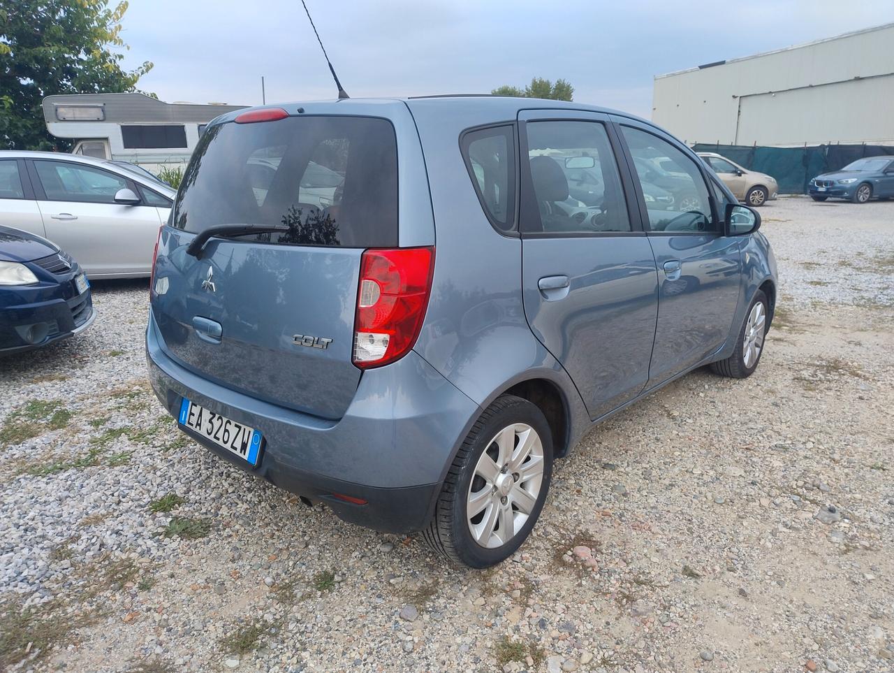 Mitsubishi Colt 1.1 12V 5p. Invite