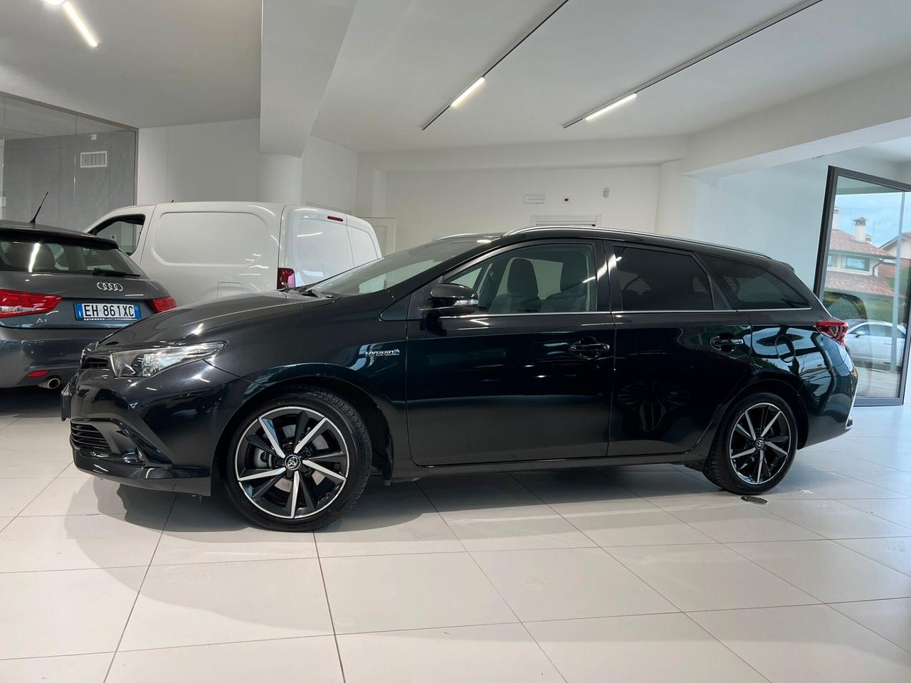 Toyota Auris Touring Sports 1.8 Hybrid Black Edition