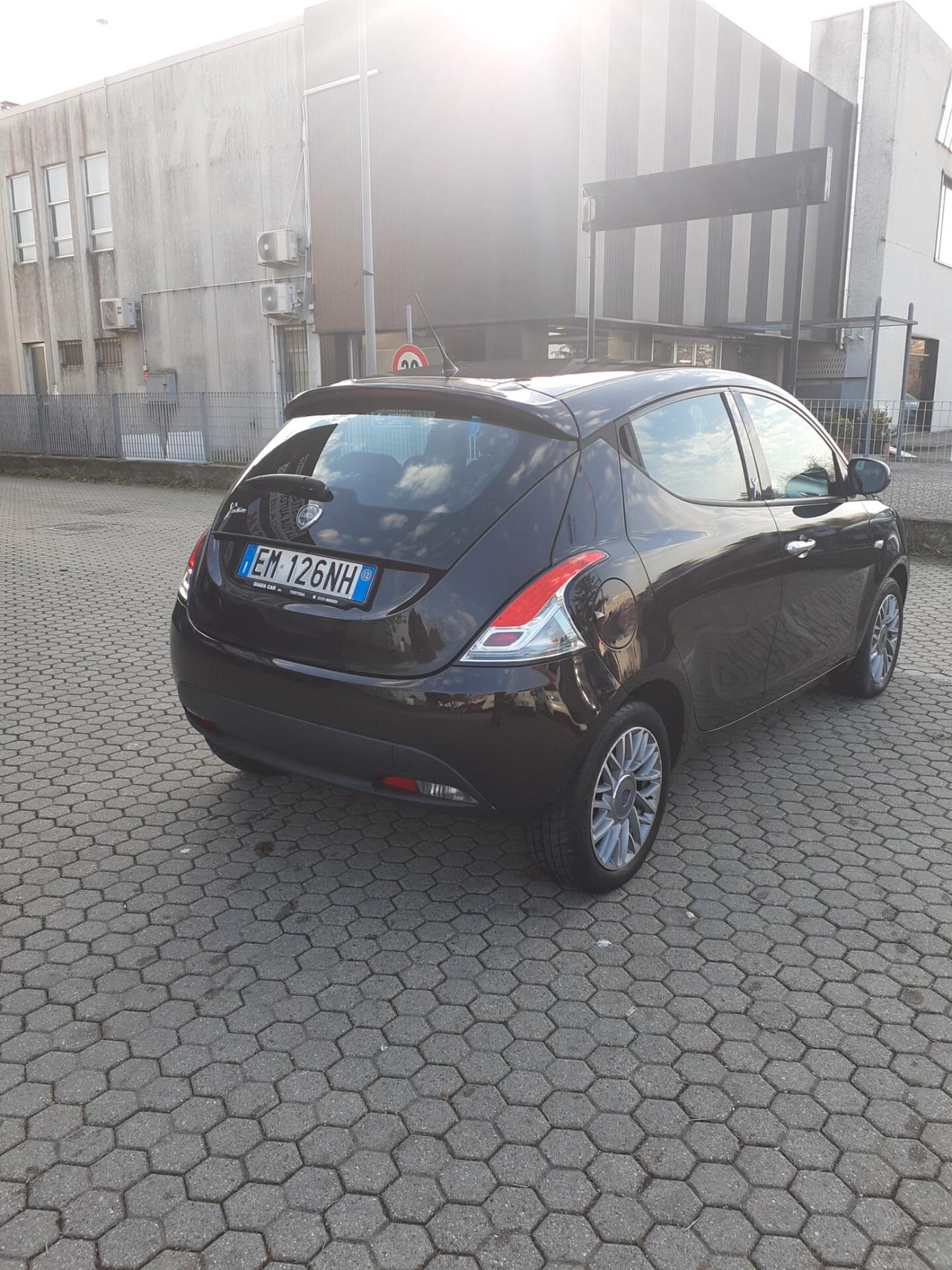 Lancia Ypsilon 1.2 69 CV 5 porte S&S Platinum