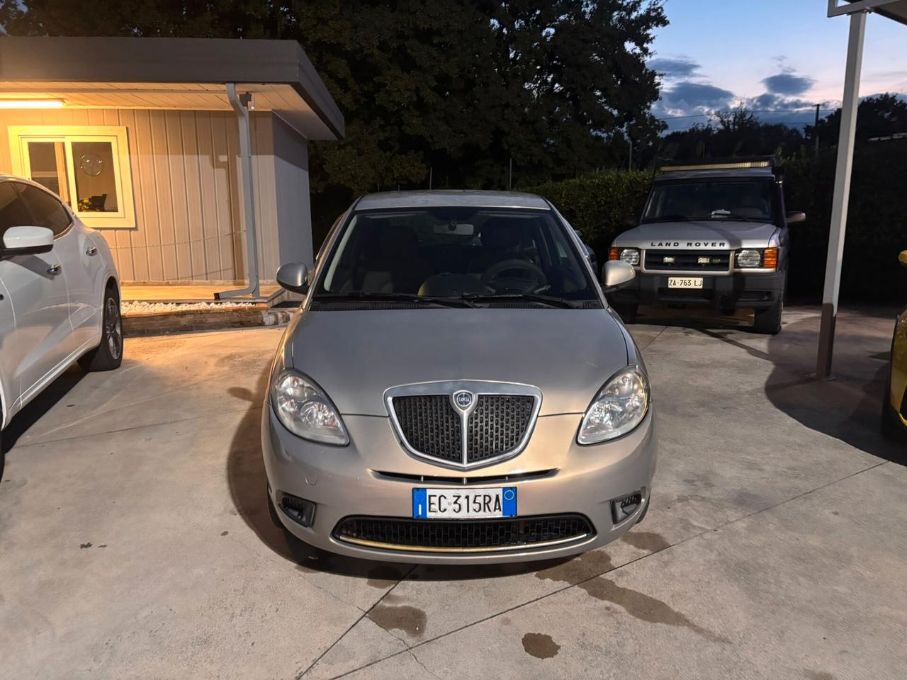 Lancia Ypsilon 1.3 MJT 75 CV Versus