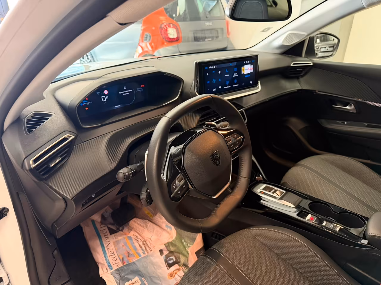 Peugeot 208 Hybrid 100 e-DCS6 Allure a rate da 185 €