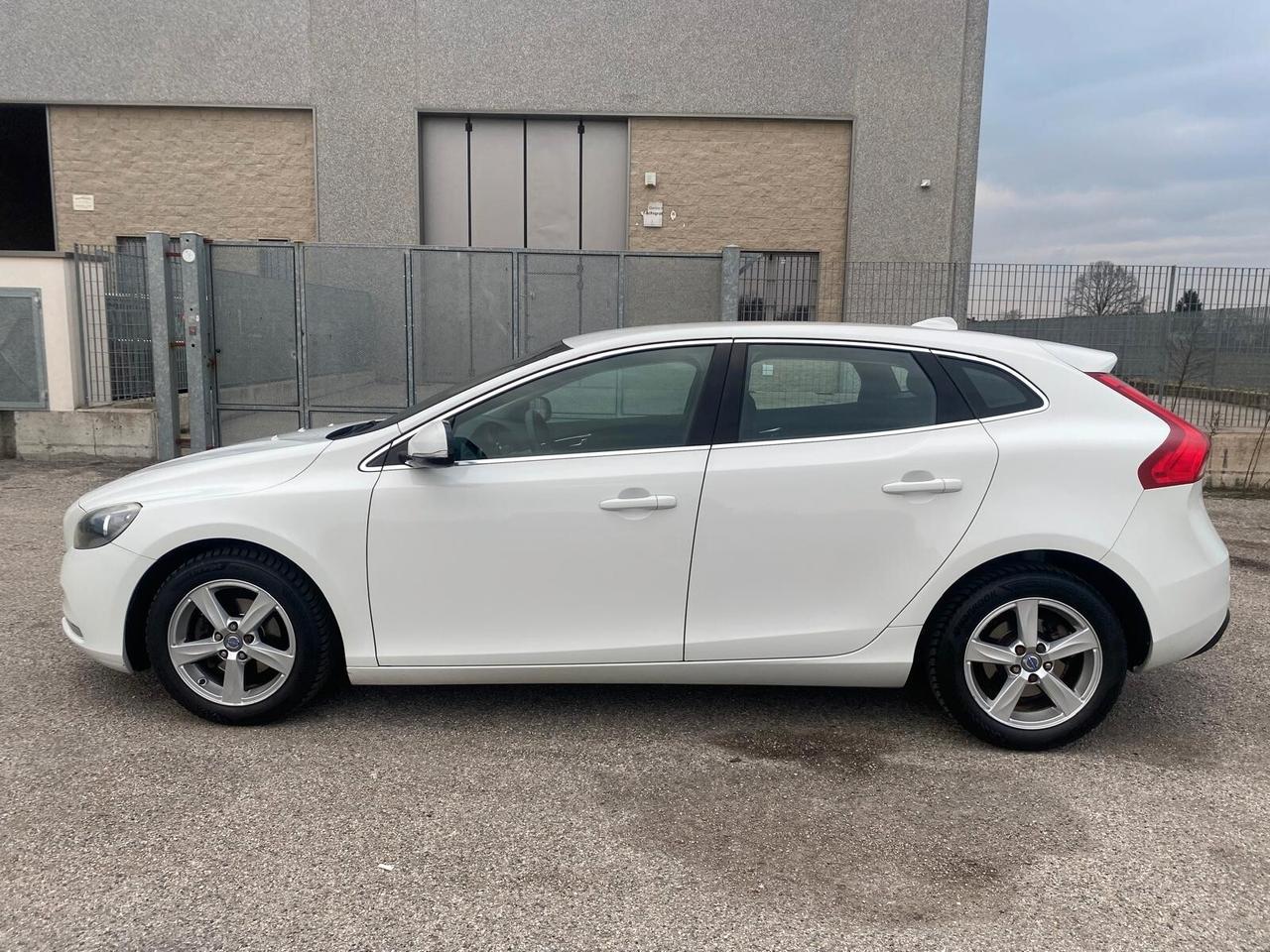 Volvo V40 D2 1.6 Summum EURO5B