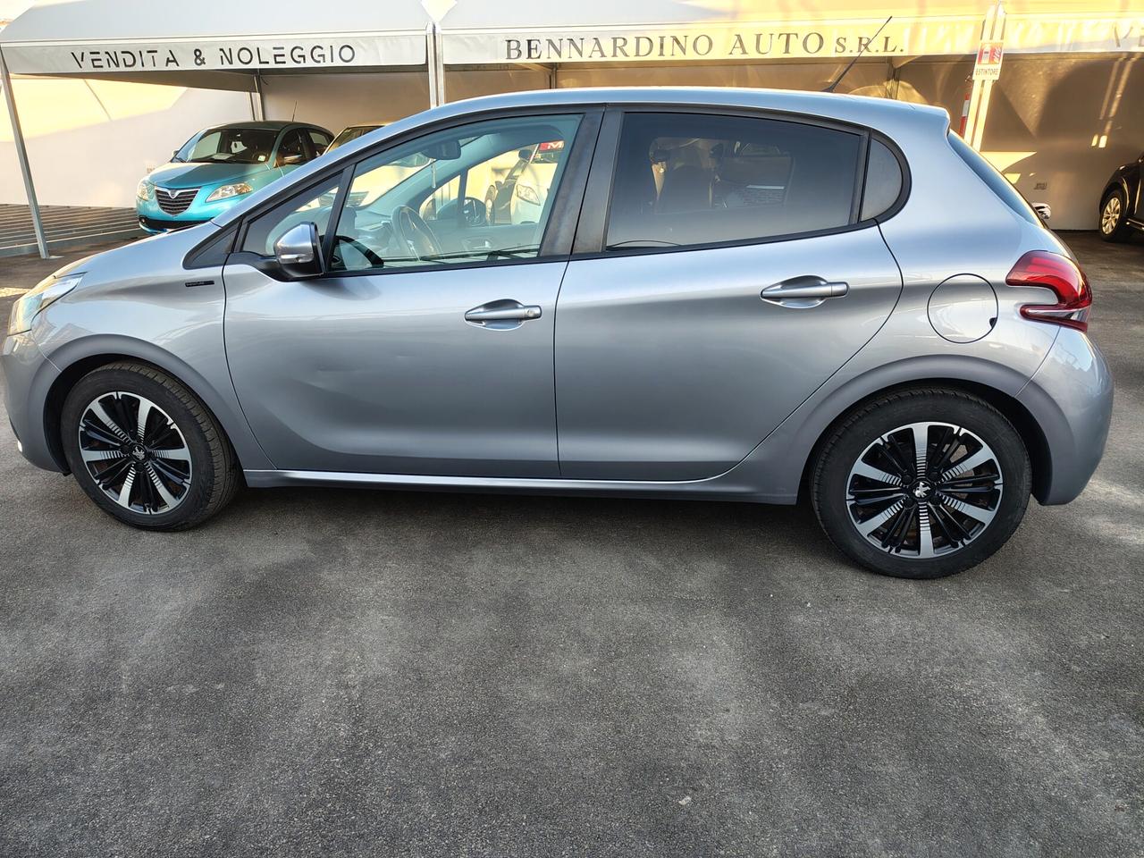 Peugeot 208 PureTech 82 Stop&Start 5 porte Signature