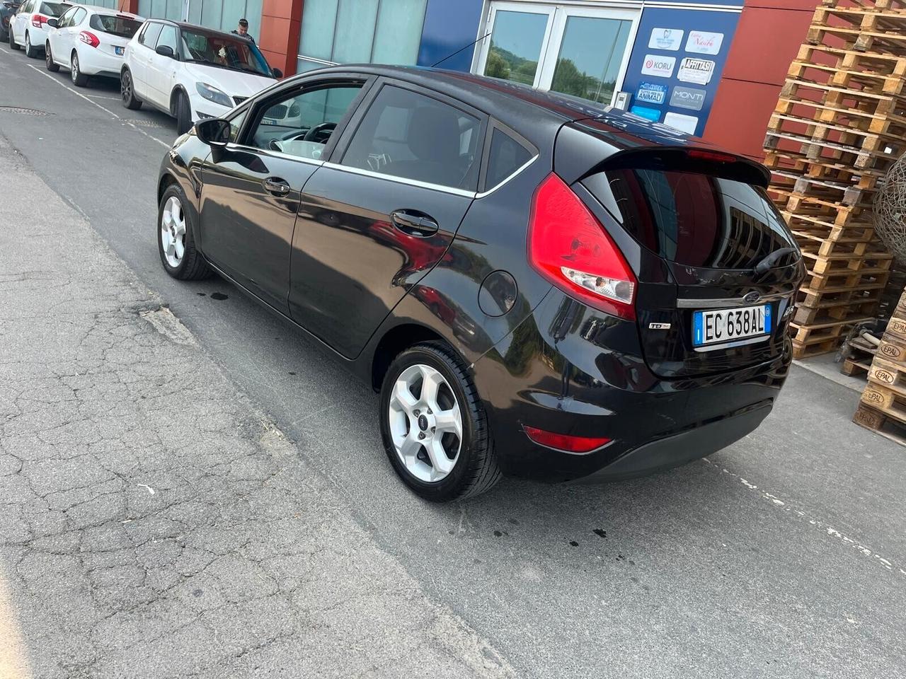 Ford Fiesta 1.4 TDCi 70CV 5 porte Titanium