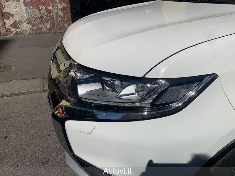 Mitsubishi Outlander 2.2 DI-D 4WD Instyle Plus SDA 7p.