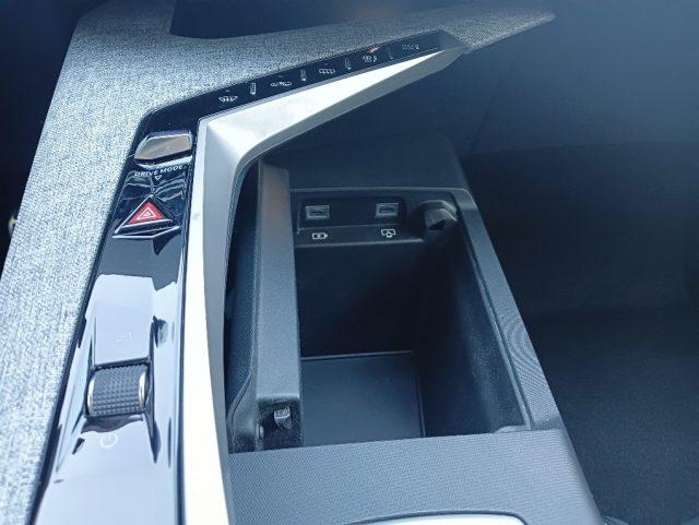 PEUGEOT 5008 GT Hybrid 145 e-DCS6 7 Posti