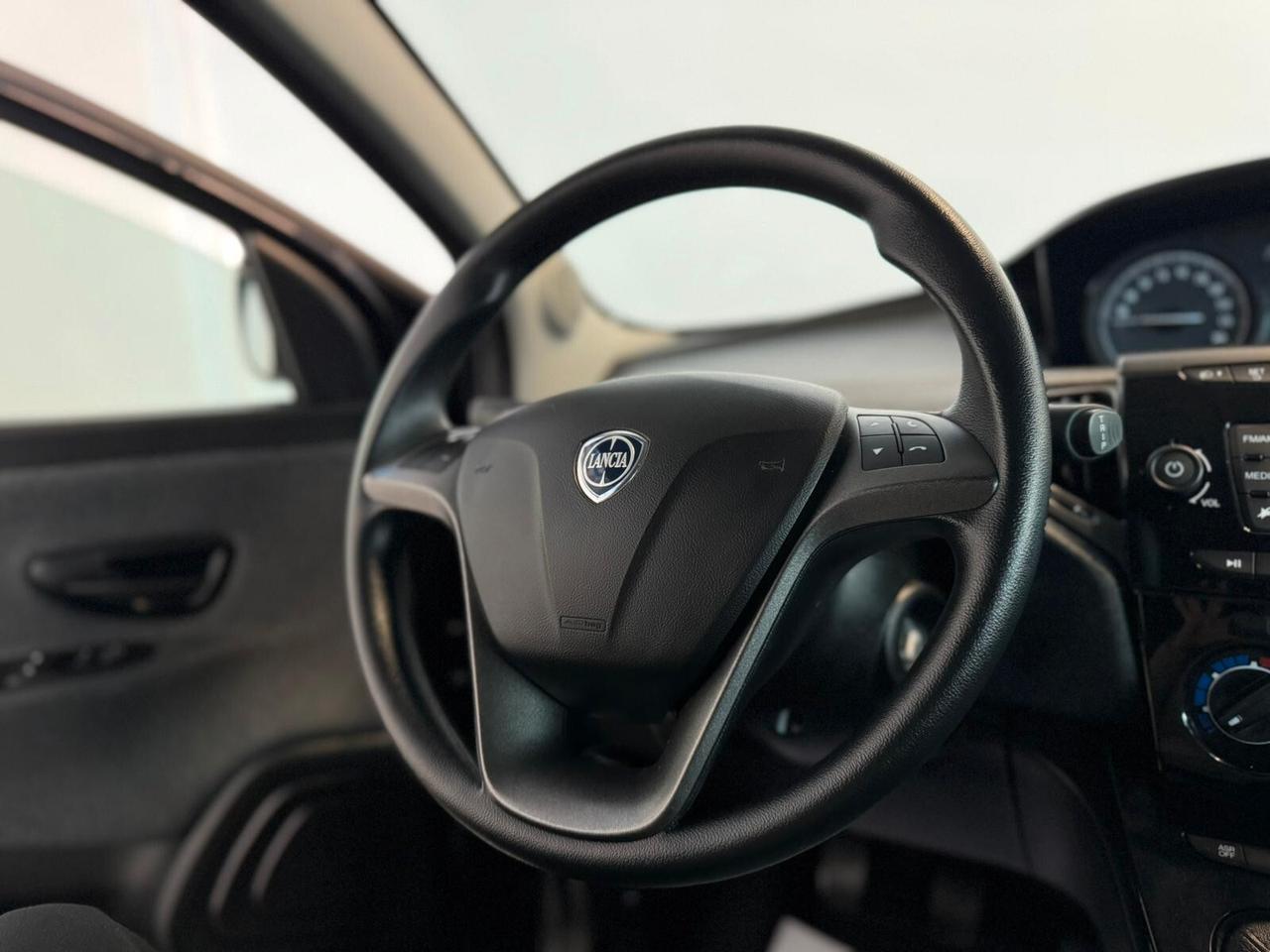 Lancia Ypsilon 1.2 69 CV 5 porte S&S Platinum 5 p.ti