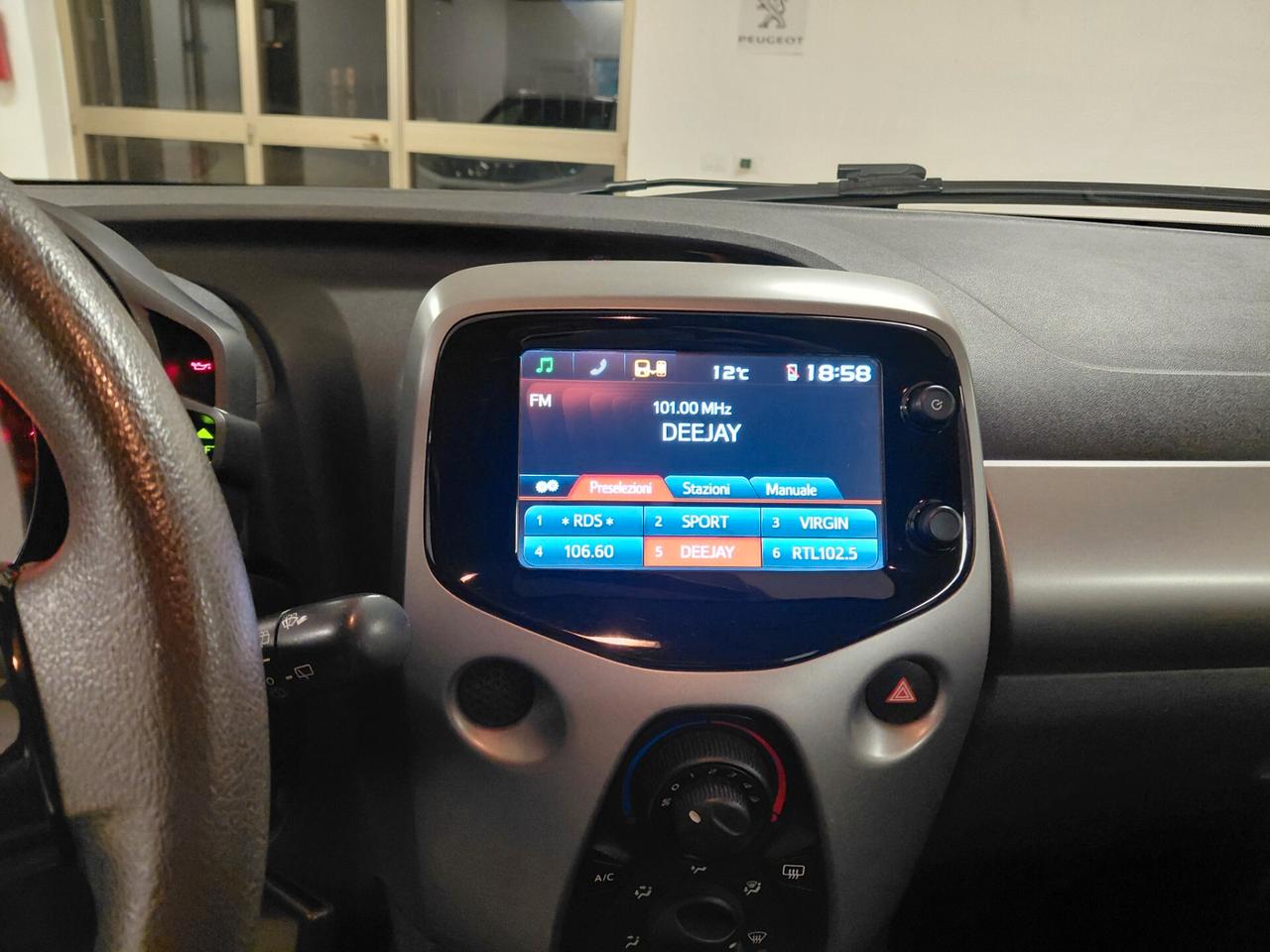 PEUGEOT 108 ANNO 2017 BZ 1.0 ADATTA NEOPATENTATI KM 53 MILA