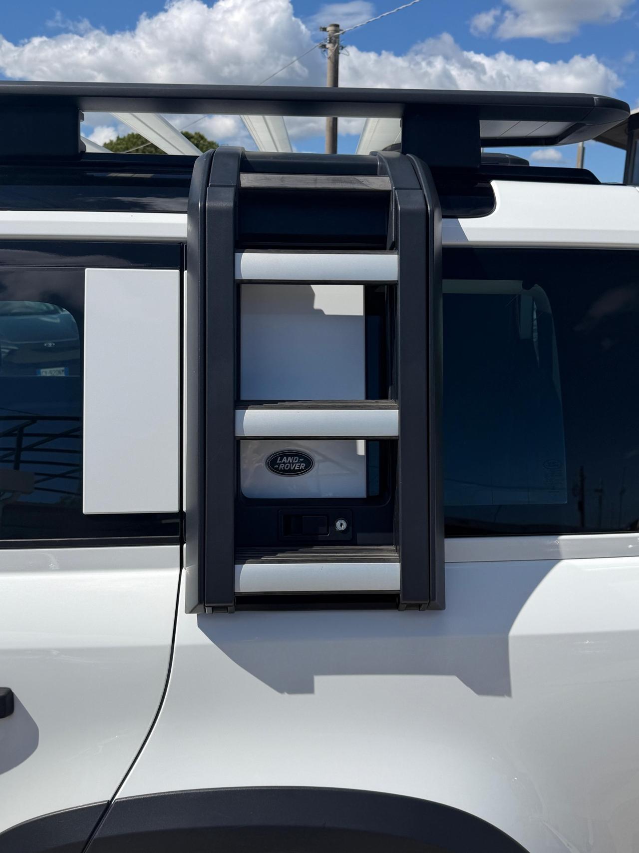 Land Rover Defender 110 2.0 SD4 240 CV AWD SE - Allestimento Full Explorer Pack