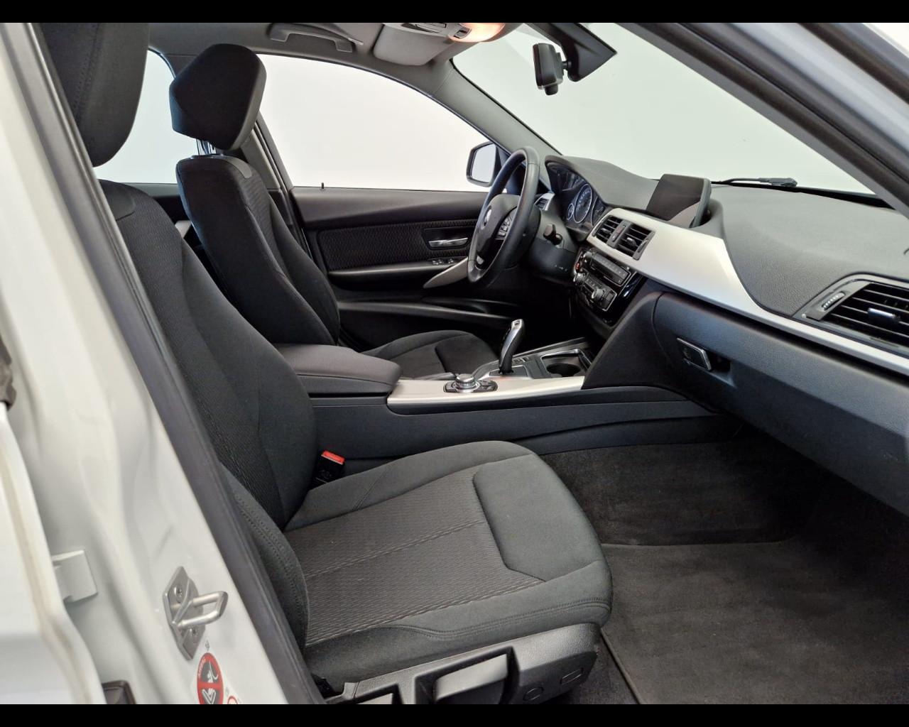 BMW Serie 3 F/30-31-34-80 - 318d Touring auto