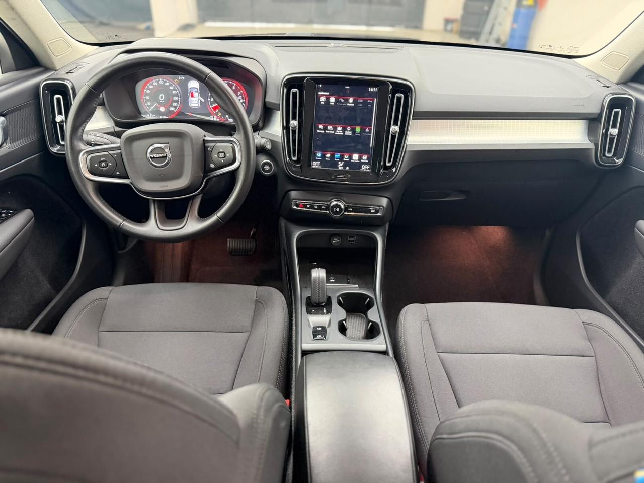 Volvo XC40 T4 Recharge Plug-in Hybrid R-design N1