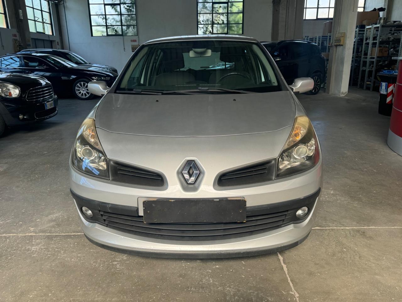 Renault Clio 1.6 5 porte CAMBIO AUTOMATICO GPL