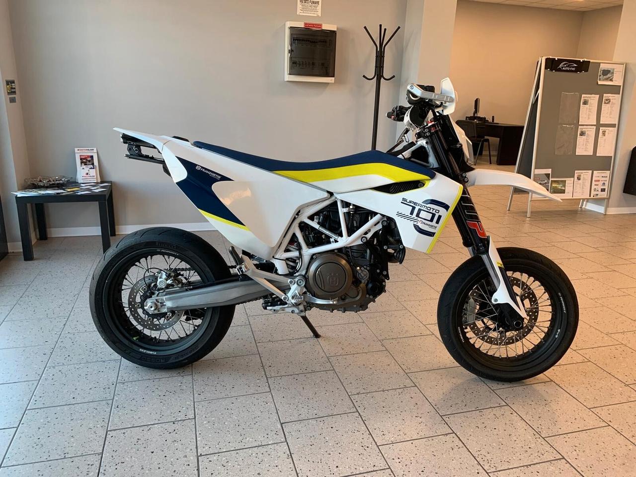 Husqvarna 701 Supermoto pat. A2