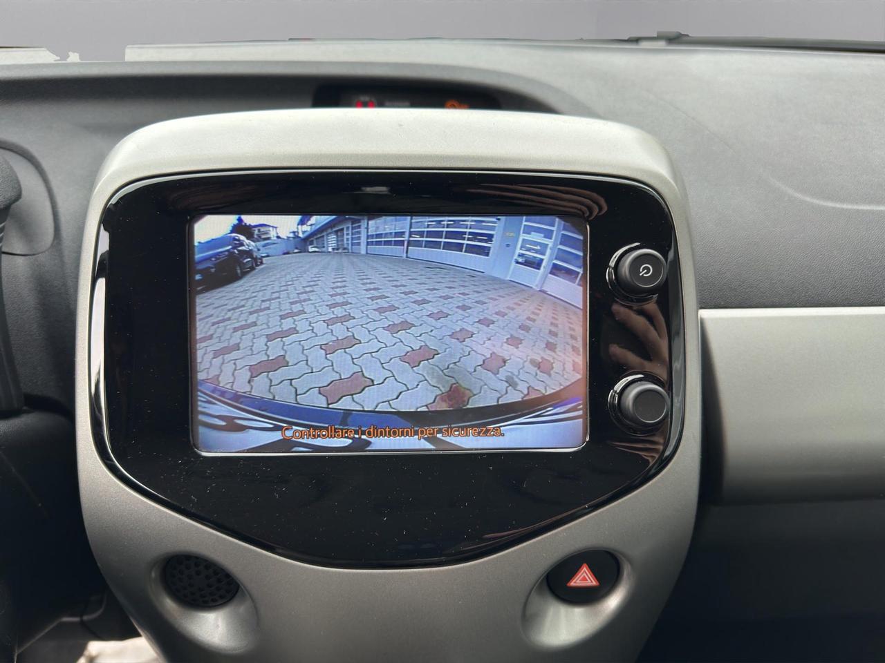 Toyota Aygo 5p 1.0 x-play m-mt