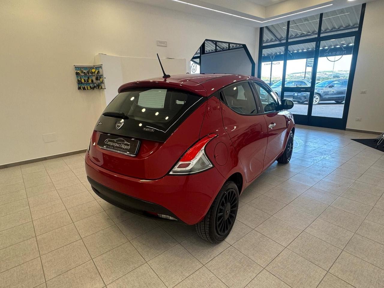 Lancia Ypsilon 1.0 Hybrid Silver 75000km