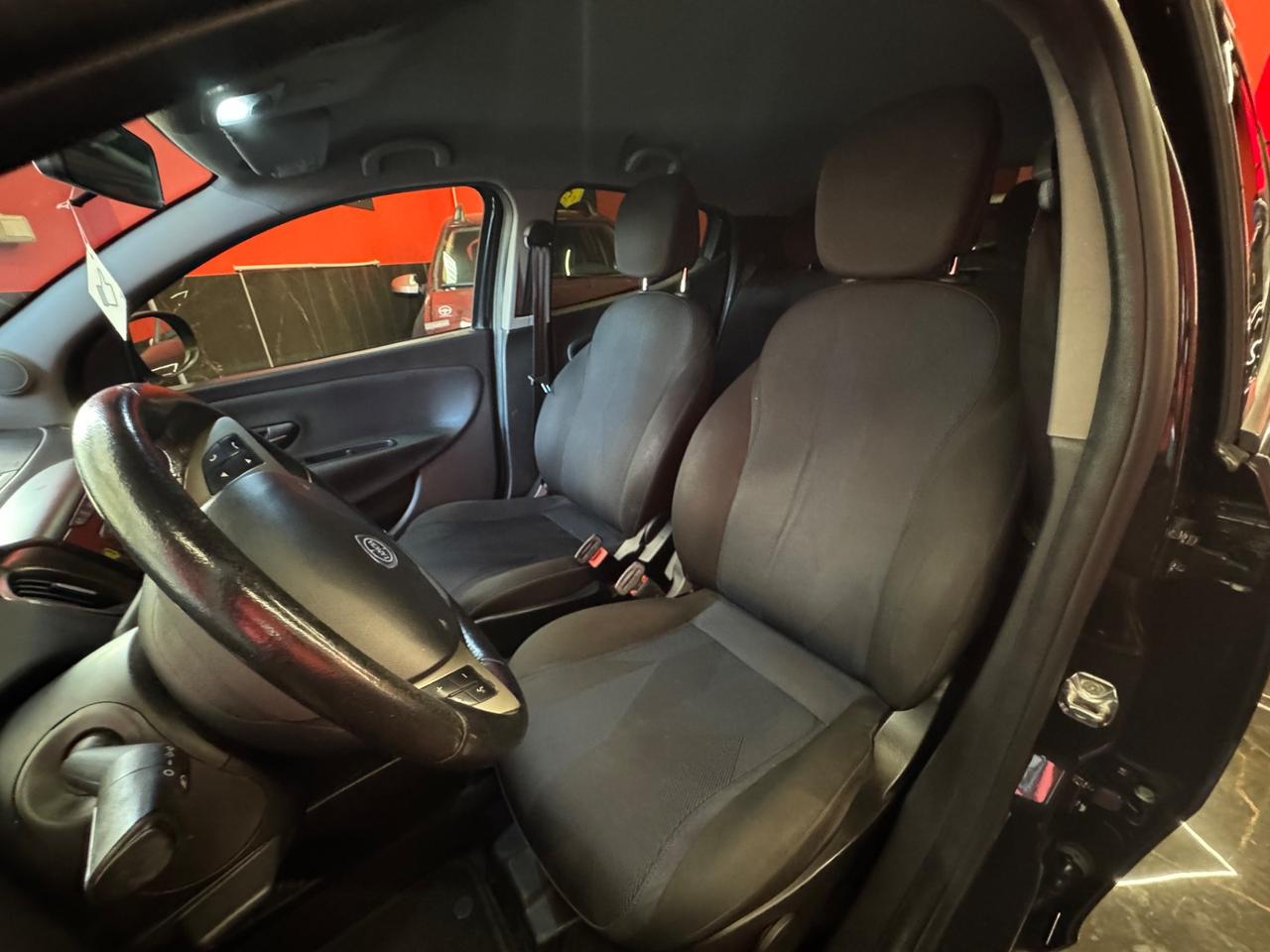 Lancia Ypsilon 1.2 69 CV 5 porte GPL Ecochic Black and Noir