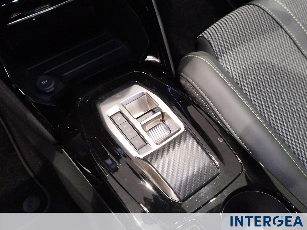 PEUGEOT 2008 1.2 hybrid GT 145cv e-dcs6