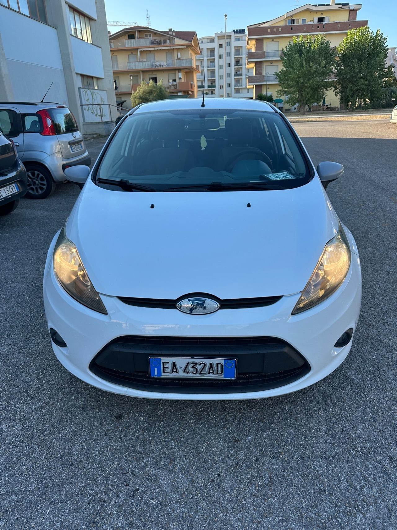 Ford Fiesta 1.2 82 CV 5 porte Titanium 2010 neopatentati