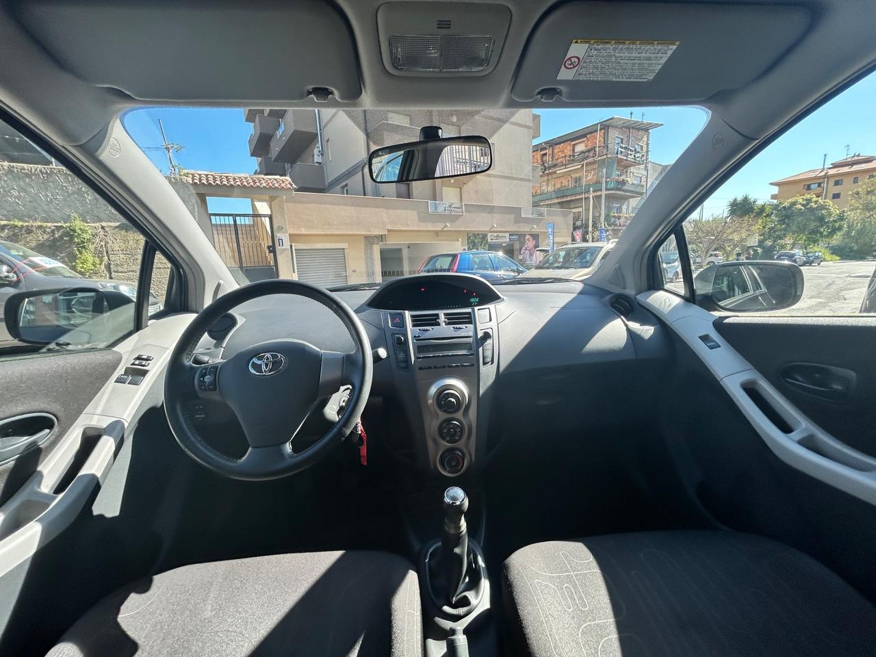 Toyota Yaris 1.0 3 porte Luxury pack