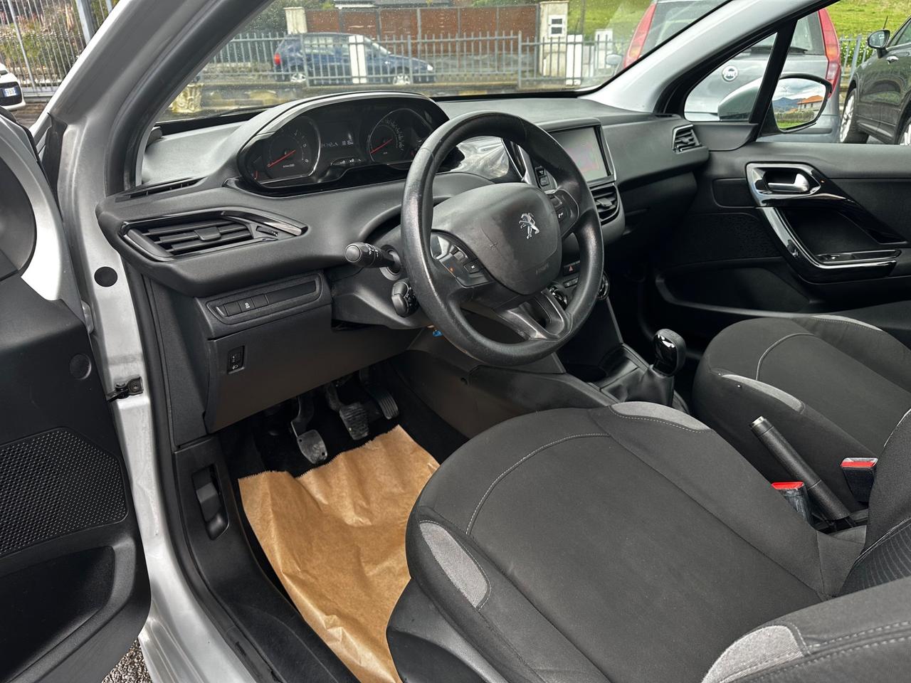 Peugeot 208 1.4 HDi 68 CV 3 porte Allure