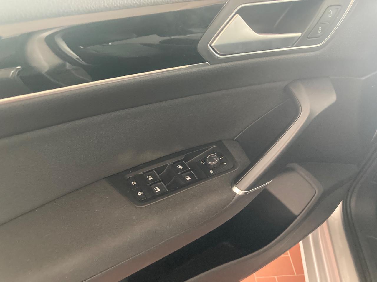 Volkswagen Touran 2.0 TDI 150 CV SCR DSG Executive BlueMotion Tech.