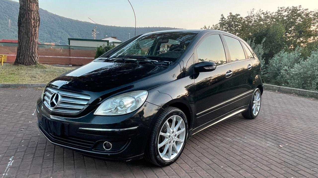 Mercedes classe b200 cdi tetto panoramico,cerchi da 17, pelle,comandi al volante