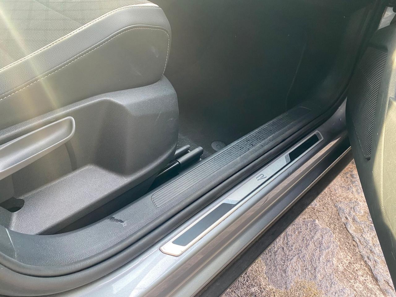 Volkswagen T-Roc 1.0 TSI R-Line