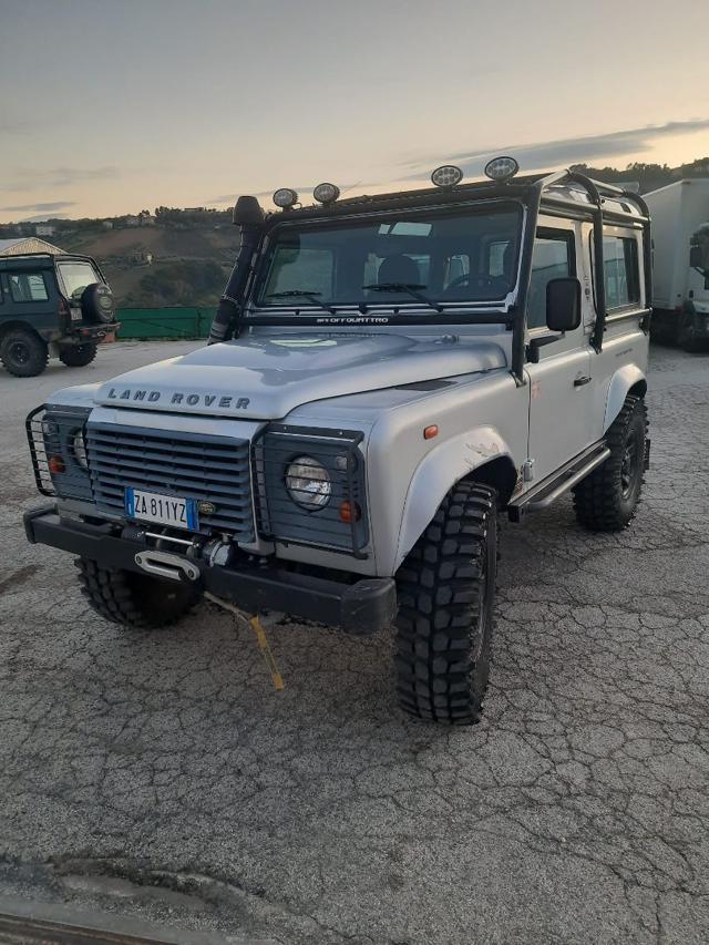 LAND ROVER Defender 90 2.4 TD4 Station Wagon S