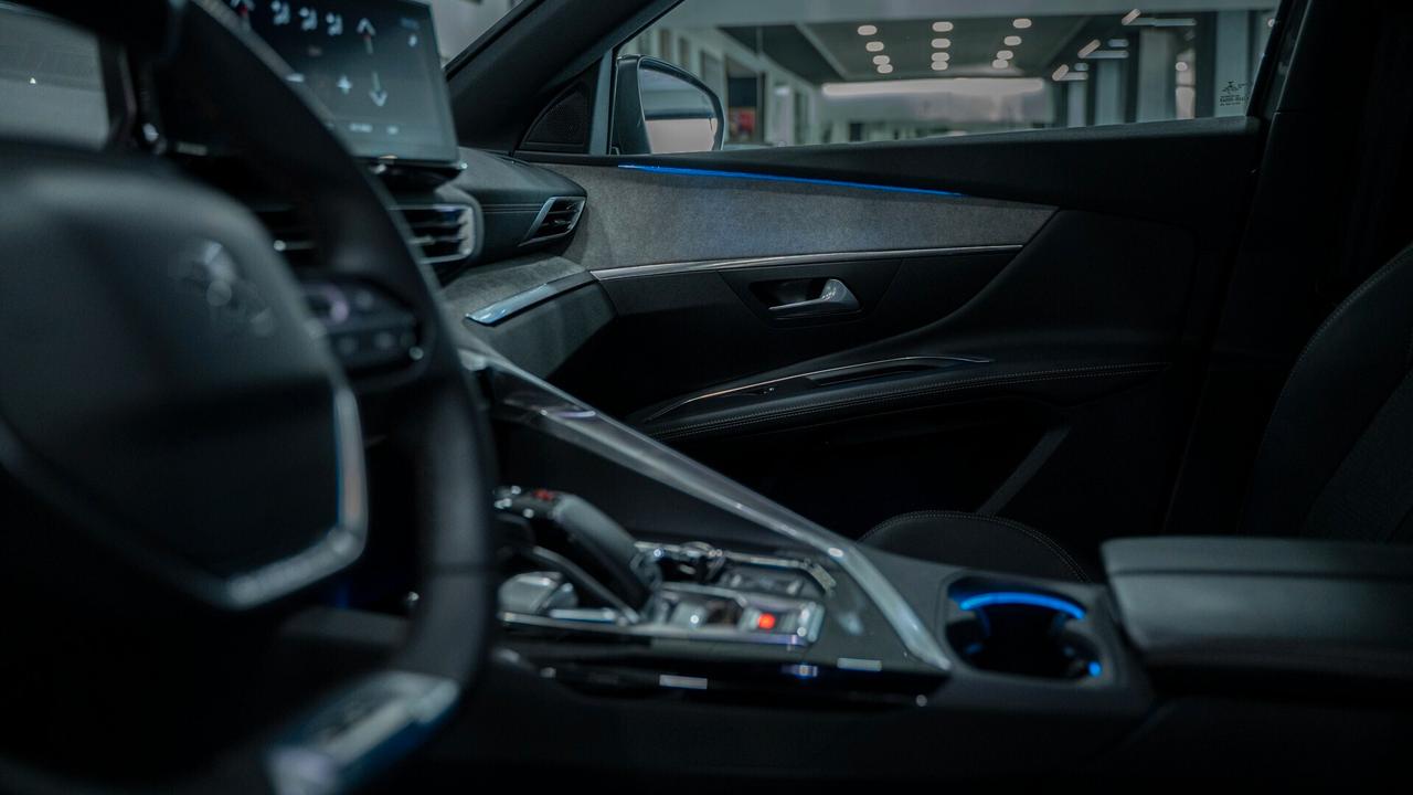 Peugeot 3008 1.5 BLUEHDI GT PACK SES 131 CV EAT8 AUTO VIRTUAL FULL OPTIONAL