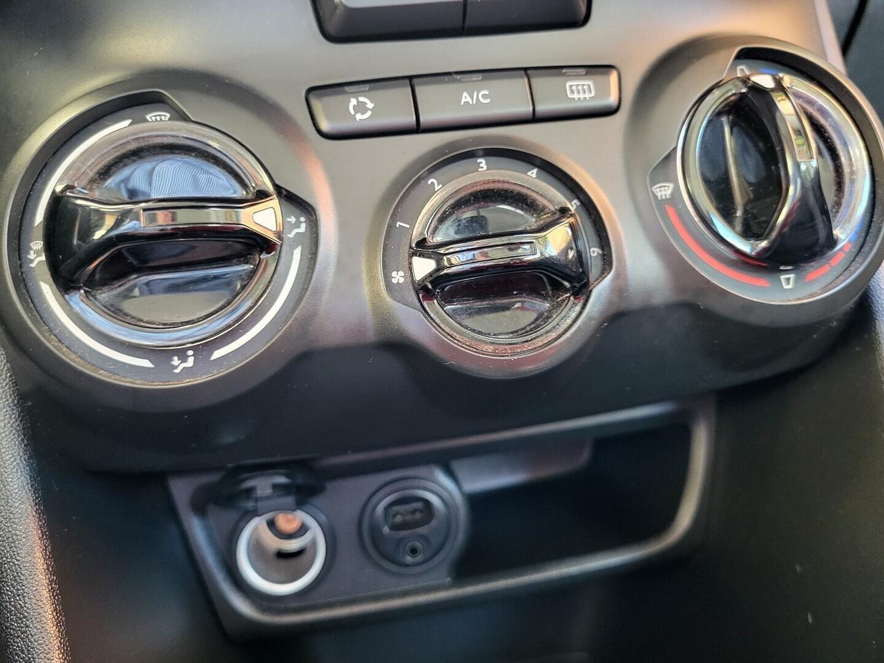 PEUGEOT 208 1,4 HDI-UNICA PROPRIETAR-4 REVISIONI