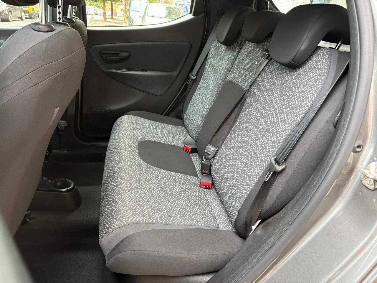 Lancia Ypsilon 1.0 Hybrid Silver - 12/22