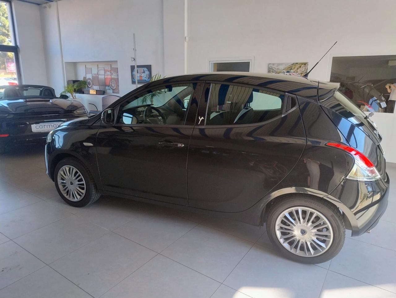 Lancia Ypsilon 1.2 69 CV 5 porte Elefantino