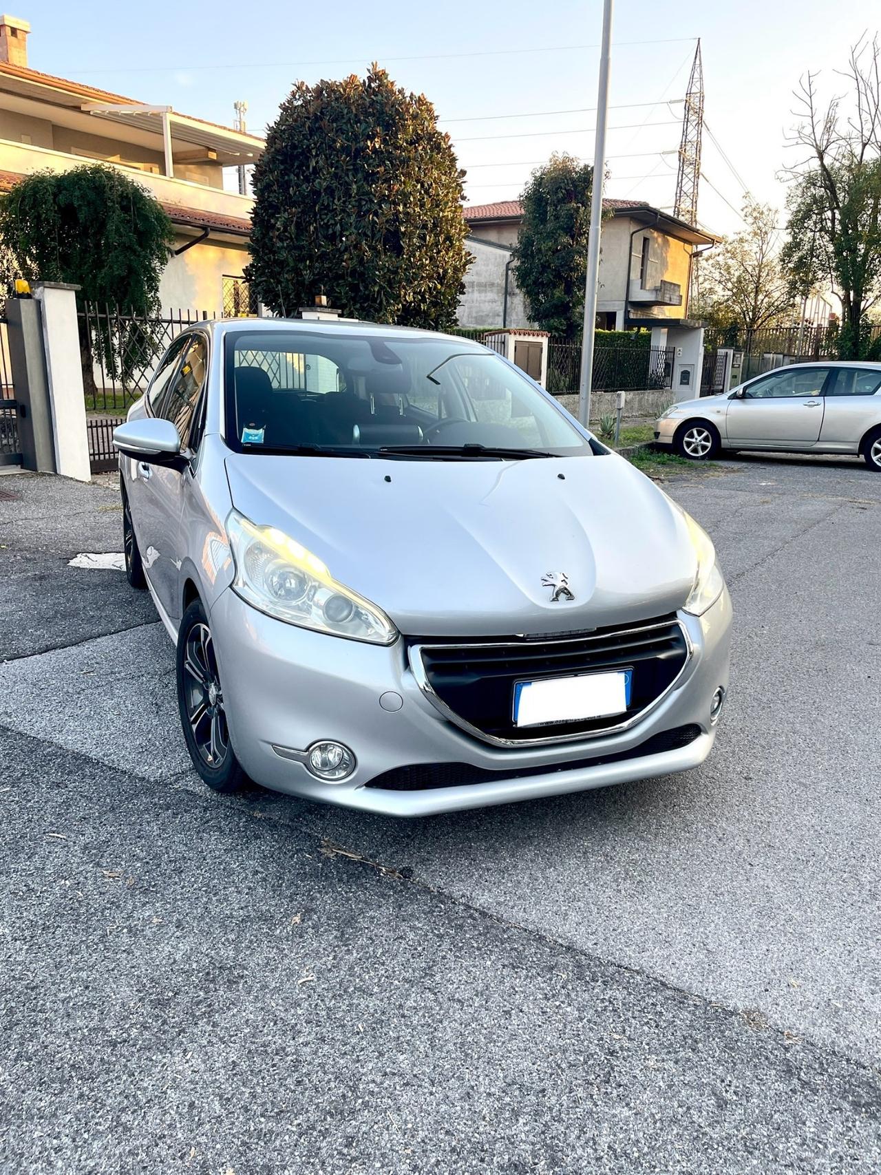 Peugeot 208 1.4 HDi 68 CV 5 porte Allure per Neopatentati 204