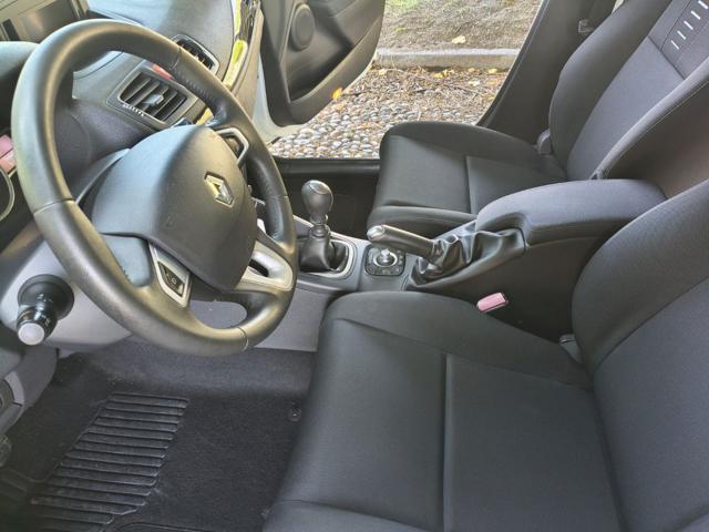 RENAULT Megane Mégane 1.6 16V SporTour Attractive