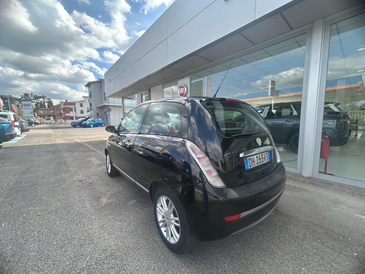 Lancia Ypsilon 1.3 MJT 75 CV Platino