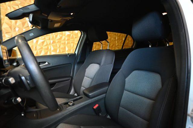 MERCEDES-BENZ GLA 180 D EXECUTIVE AUT.TEL CERCHI 17"VETRI SCURI SED.RISC