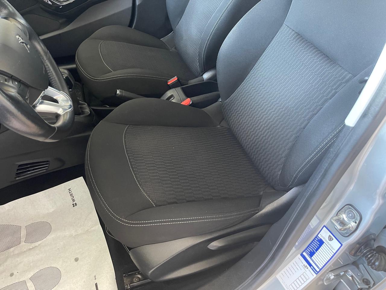 Peugeot 208 PureTech 82 5p. GPL Allure